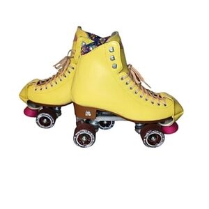 Moxi Beach Bunny Roller Skates, Strawberry Lemonade Size 9